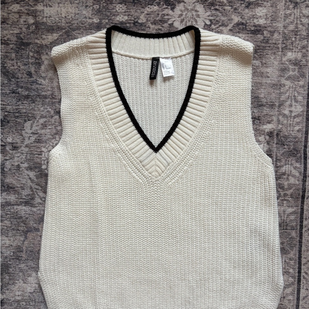 H&M Cream Knit V-Neck Sleeveless Sweater with Black Trim